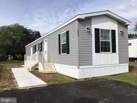 1047 Aldrich Dr, Morrisville, PA 19067