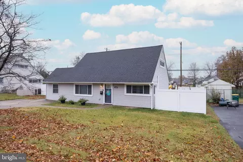 26 Queen Lily Rd, Levittown, PA 19057
