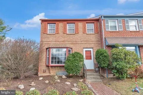 1 Gatehouse Ln, Doylestown, PA 18901