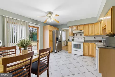 744 Fairbridge Dr, Fairless Hills, PA 19030