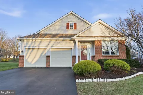 30 Tupelo Ln, Langhorne, PA 19047