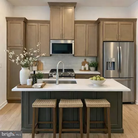 4 Oakwood Ln, Sellersville, PA 18960