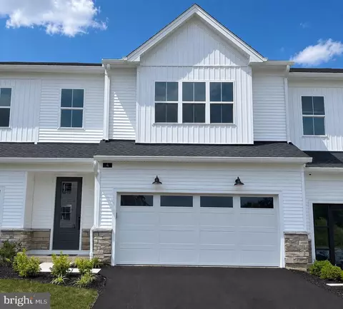 4 Oakwood Ln #60, Sellersville, PA 18960