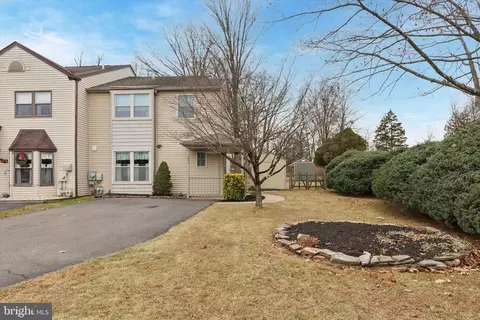 631 Whittier Dr, Warminster, PA 18974