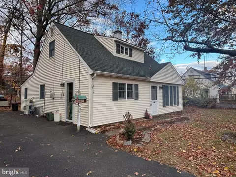 606 Fairhill Rd, Morrisville, PA 19067