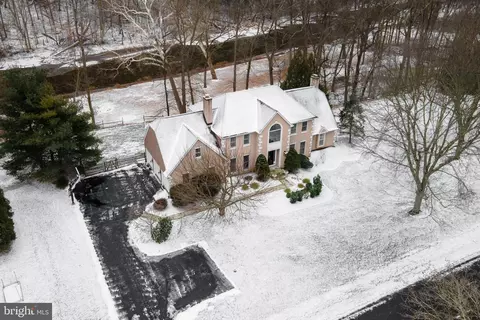 880 Macclesfield Rd, Furlong, PA 18925
