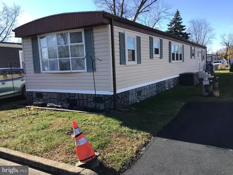 5510 Golden Dr, Morrisville, PA 19067