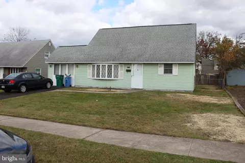 34 Misty Pine Rd, Levittown, PA 19056