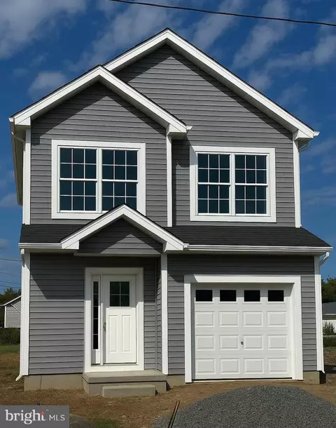 909 New Chestnut St, Bristol, PA 19007