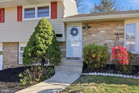 5 Patrick Ln, Yardley, PA 19067 photo 3