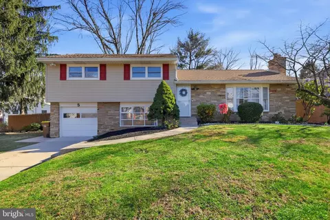 5 Patrick Ln, Yardley, PA 19067