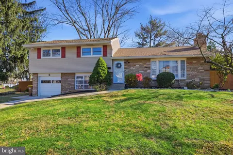 5 Patrick Ln, Yardley, PA 19067 photo 2