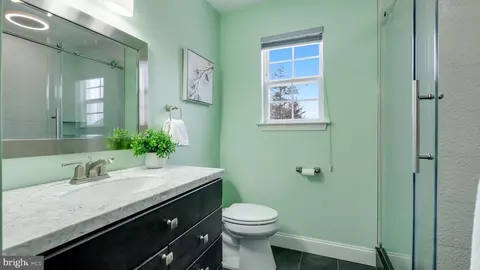 Bath - 10 E Bristol Rd, Warminster, PA 18974 photo 1 of 2