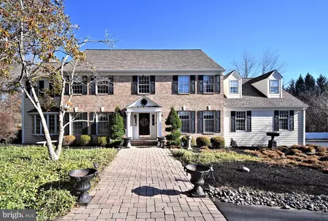 4 Pine Heritage Dr, Newtown, PA 18940
