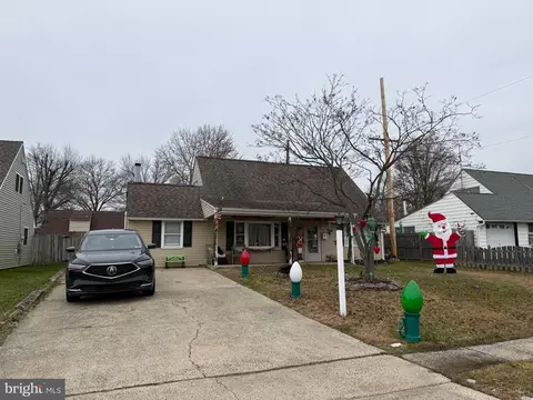 83 Indigo Rd, Levittown, PA 19057