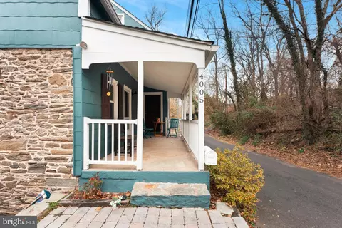4005 Lower Rd, Levittown, PA 19056