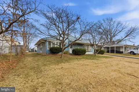 26 Good Ln, Levittown, PA 19055