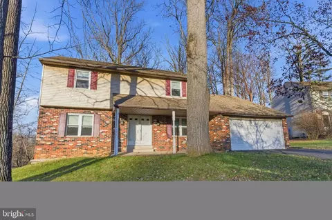 862 Green Ridge Cir, Langhorne, PA 19053
