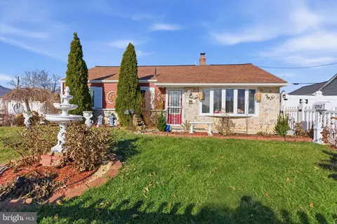 2752 Windsor Dr, Bensalem, PA 19020