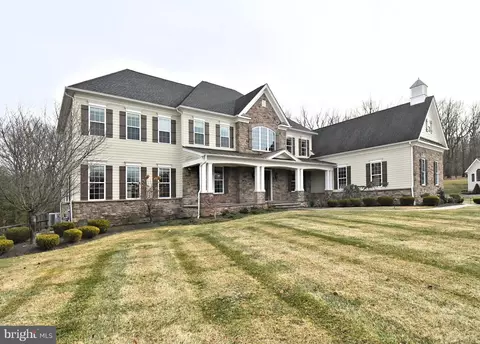 19 Goldney Dr, Newtown, PA 18940