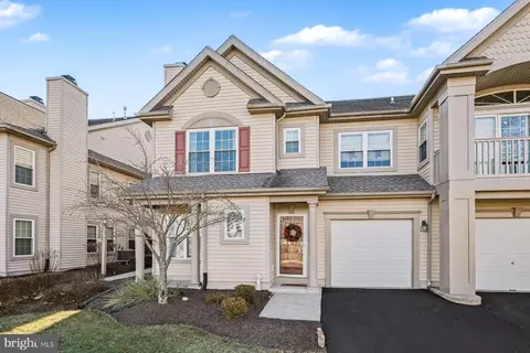 606 Julian Dr W, Warwick, PA 18974