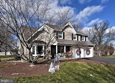 192 Greenbriar Ln, Newtown, PA 18940