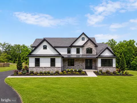 102 Railroad Ave, Chalfont, PA 18914