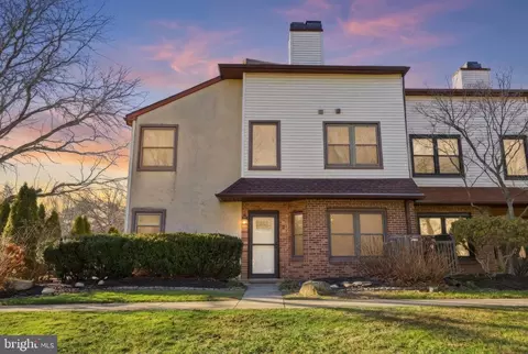 2 Heather Ct, Newtown, PA 18940