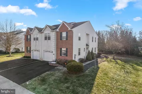 260 Hampshire Dr, Sellersville, PA 18960