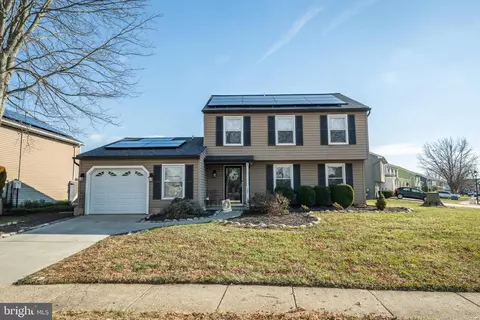 102 Penns Grant Dr, Morrisville, PA 19067
