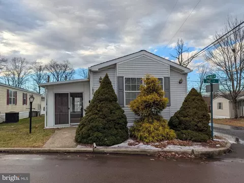 1039 Pine Cir, Telford, PA 18969