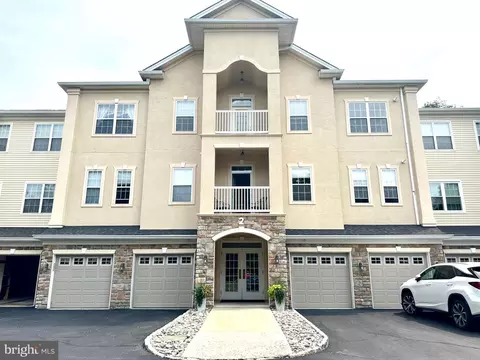 2 Falcon Dr #202, Holland, PA 18966