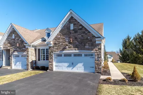 30 Komen Ct, Sellersville, PA 18960