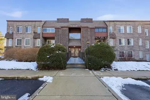 132 Leedom Way, Newtown, PA 18940