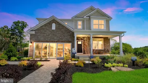 562 Trolley Ln, Sellersville, PA 18960