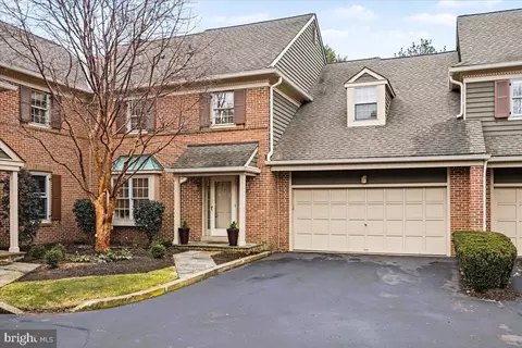 33 Hibiscus Ct, Doylestown, PA 18901