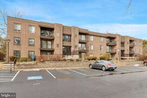 3 Oakridge Dr, Langhorne, PA 19047