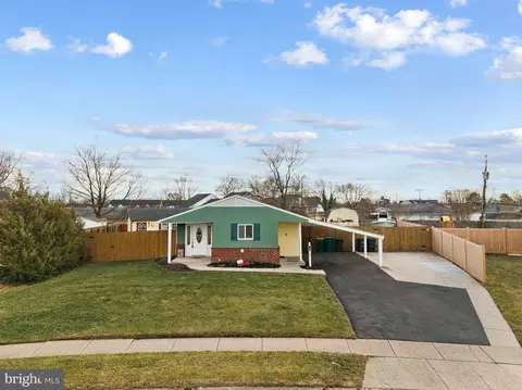 5 Glenwood Ln, Levittown, PA 19055