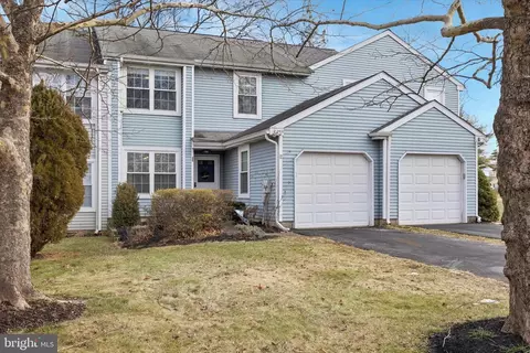 12 Carousel Cir, Doylestown, PA 18901