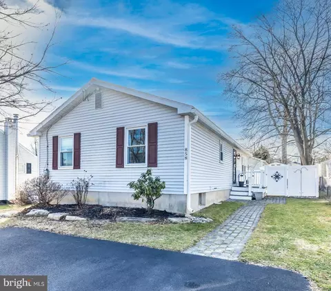 858 Avenue E #E, Langhorne, PA 19047