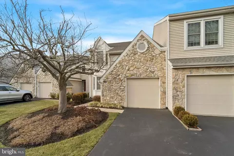 1004 Birdie Ln, Doylestown, PA 18901