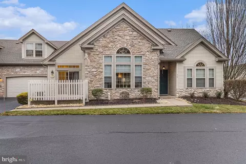 70 Legacy Oaks Dr, Richboro, PA 18954