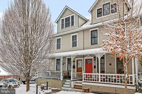 55 Buttonwood St, New Hope, PA 18938