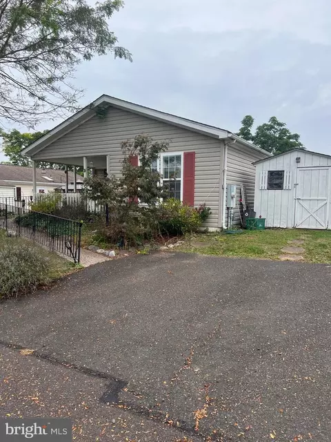 3 Juniper Cir, New Hope, PA 18938