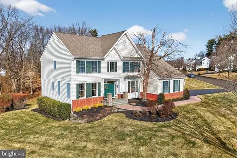 8 Stallion Cir, Feasterville Trevose, PA 19053