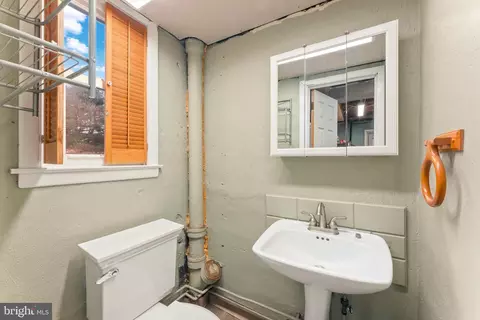 Bath - 992 Jamison St, Warwick, PA 18974 photo 1 of 3