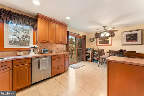 Kitchen - 992 Jamison St, Warwick, PA 18974 photo 2 of 4