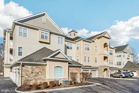 4 Falcon Dr UNIT 302, Holland, PA 18966