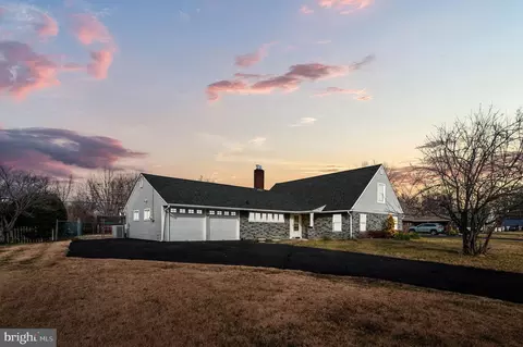169 Forsythia Dr N, Levittown, PA 19056
