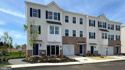 211 Independence Ct, Sellersville, PA 18960